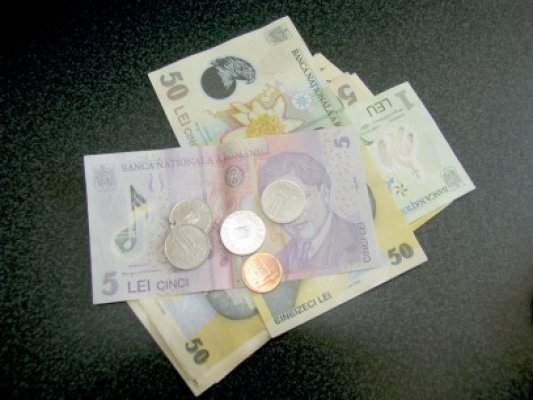 Leul se depreciază. Euro sare de 4,48 lei